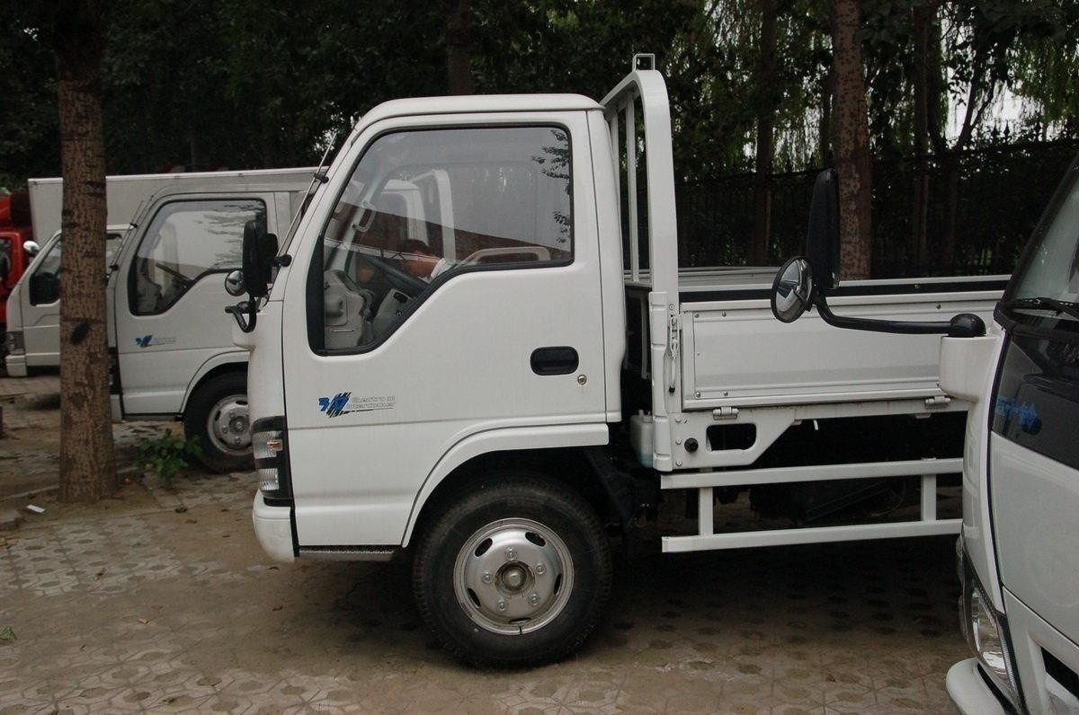  Qingling ISUZU 600P 4x2 Light truck QL1041A5HA