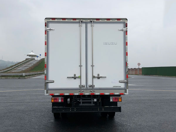 QingLing ISUZU M100 Refrigerated truck 4x2 QL5043XLCBUHAJ