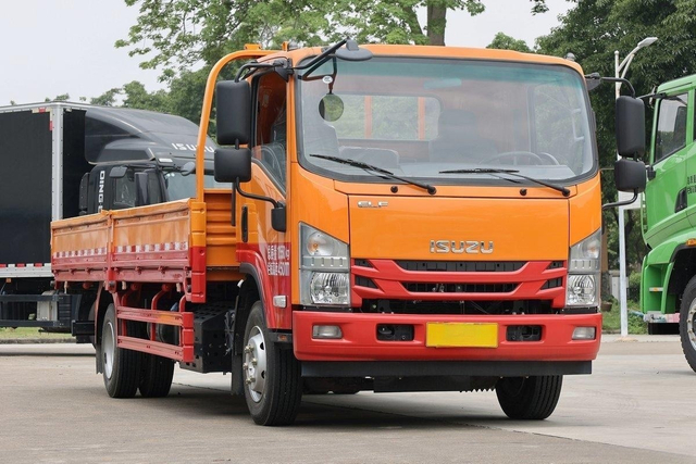  Qingling ISUZU 189PS Medium Duty Truck Truck 700P 4x2 QL1120ANLA