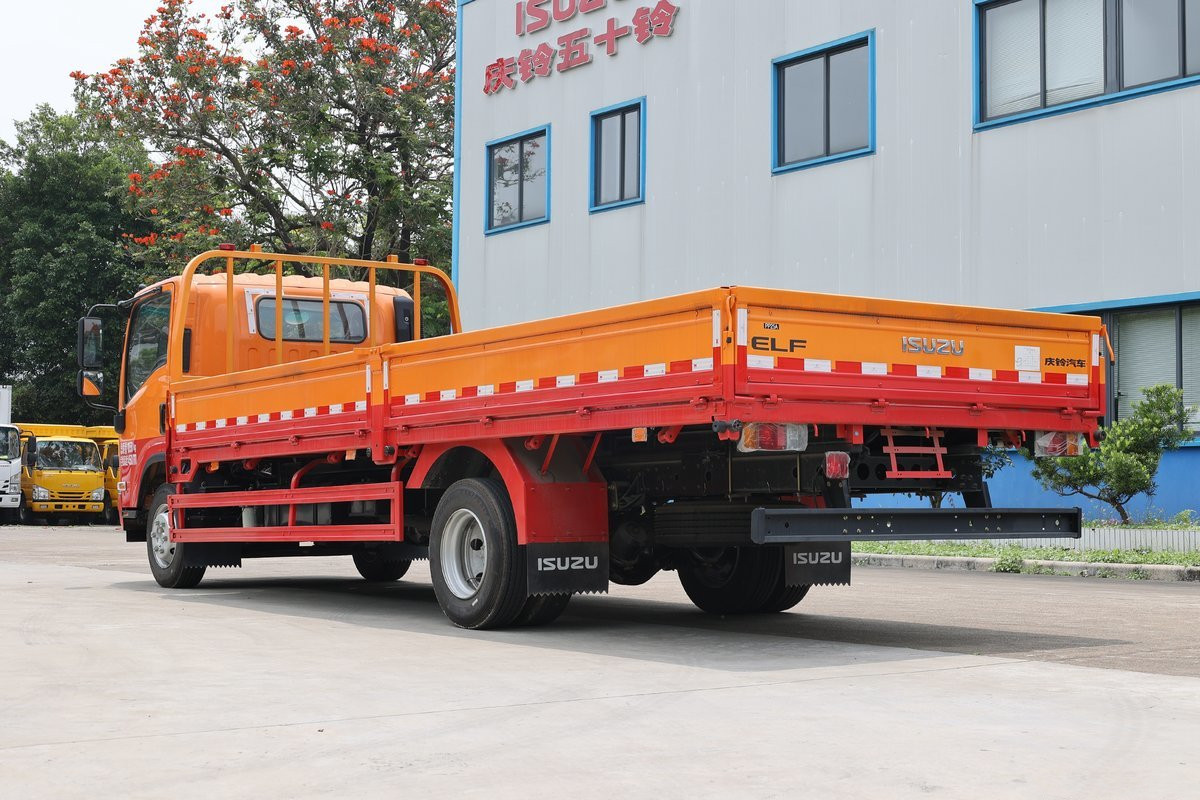  Qingling ISUZU 700P 4x2 Medium Commercial Vehicle QL1110ANLA