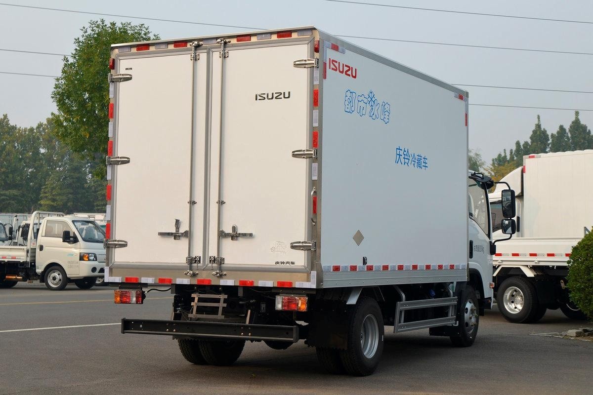 QingLing ISUZU KV600 Refrigerated truck 4x2 QL5080XLCBUHAJ