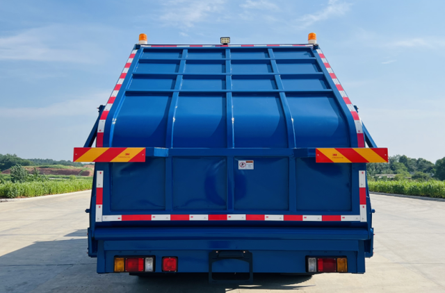 QingLing ISUZU 23M3 Compressed Garbage Truck 6x4 QL5330GXFW2SDZY