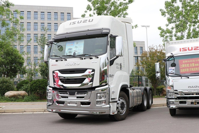 Qingling Isuzu Giga Tractor Truck VC66 6X4 