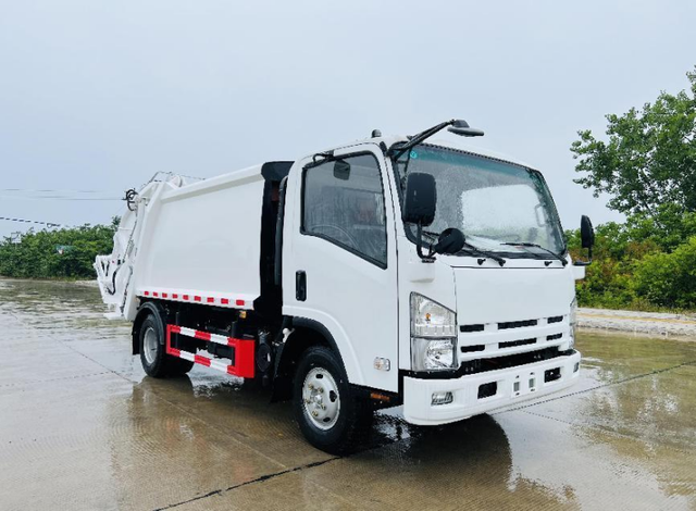 QingLing ISUZU 700P 8M3 Compressed Garbage TRUCK 4x2 QL1100A8KA1Y