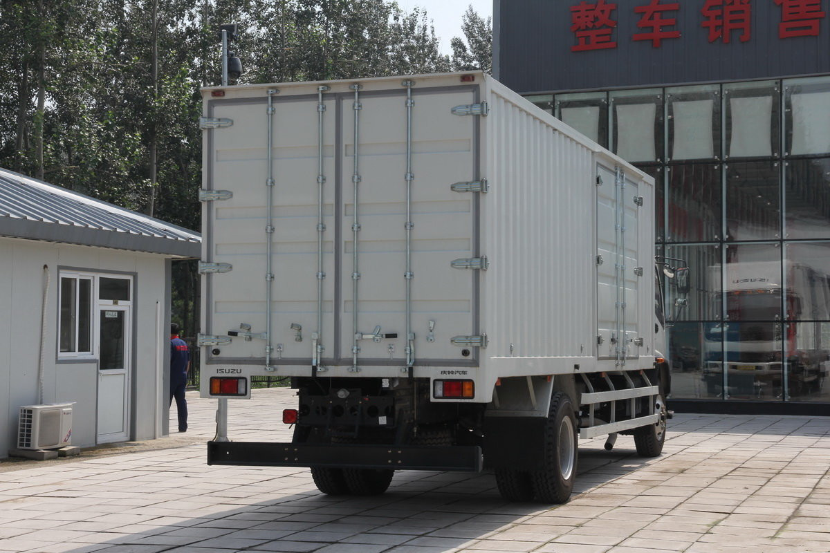  Qingling ISUZU FVR Van Truck 4x2 QL5180XXYGTFRJ