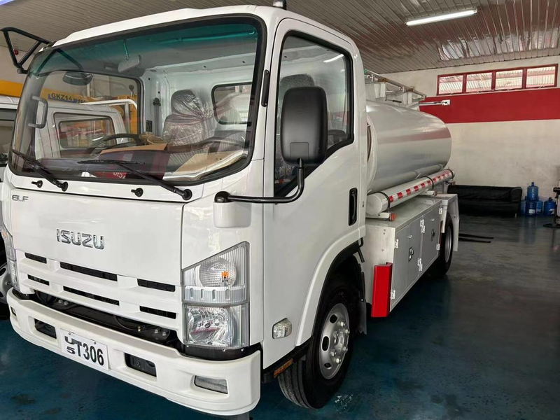 Qingling ISUZU 4x2 Fuel Tank Truck