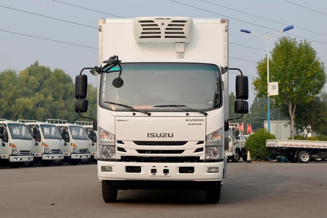 QingLing ISUZU KV600 Refrigerated truck 4x2 QL5080XLCBUHAJ