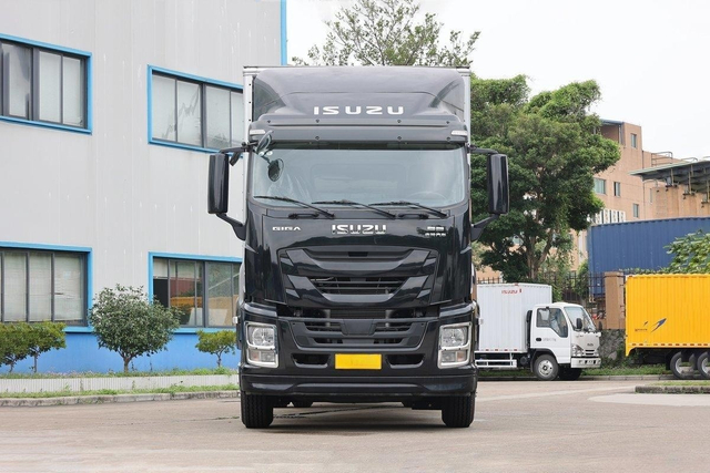 Qingling Isuzu Giga Van Truck 4x2 QL5180XXYGTFRJ