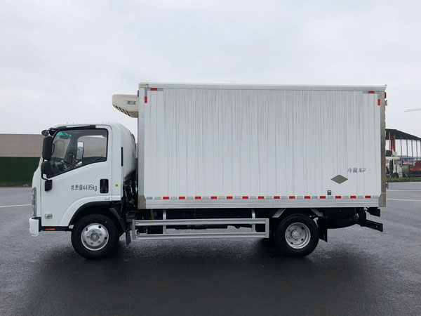 QingLing ISUZU M100 Refrigerated truck 4x2 QL5043XLCBUHAJ