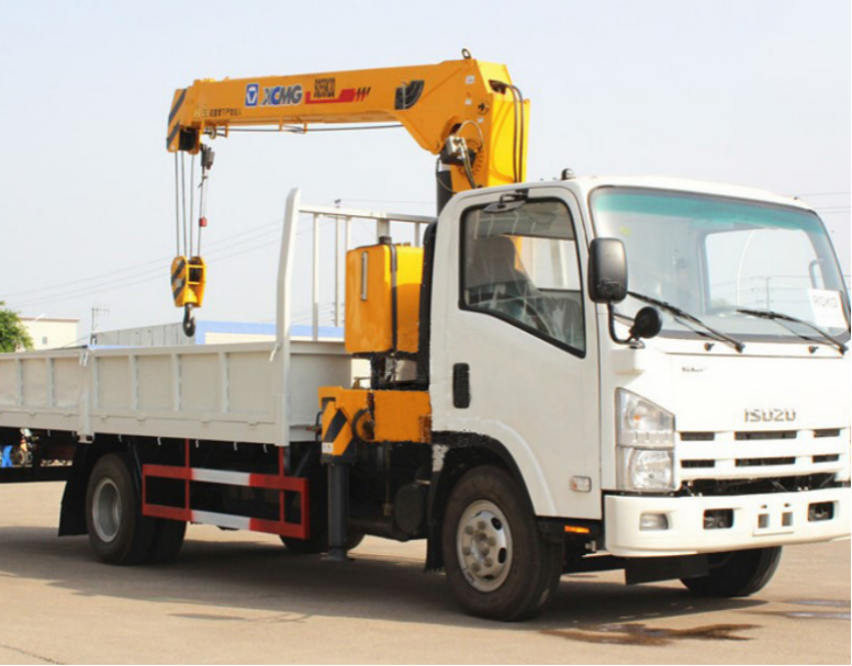 QINGLING ISUZU 700P 4x2 Medium Truck with 5 Ton Crane QL1120AJPAY