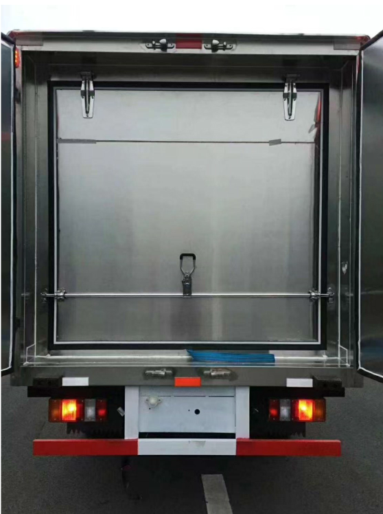 QINGLING ISUZU 4x2/ 700P 190HP medical waste transfer vehicle QL1110ANLAY