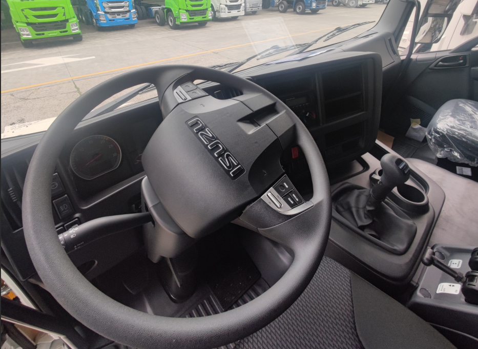 Qingling FTR van-type Truck with 2T steel lifting tailboard QL5180XXYAJRH 