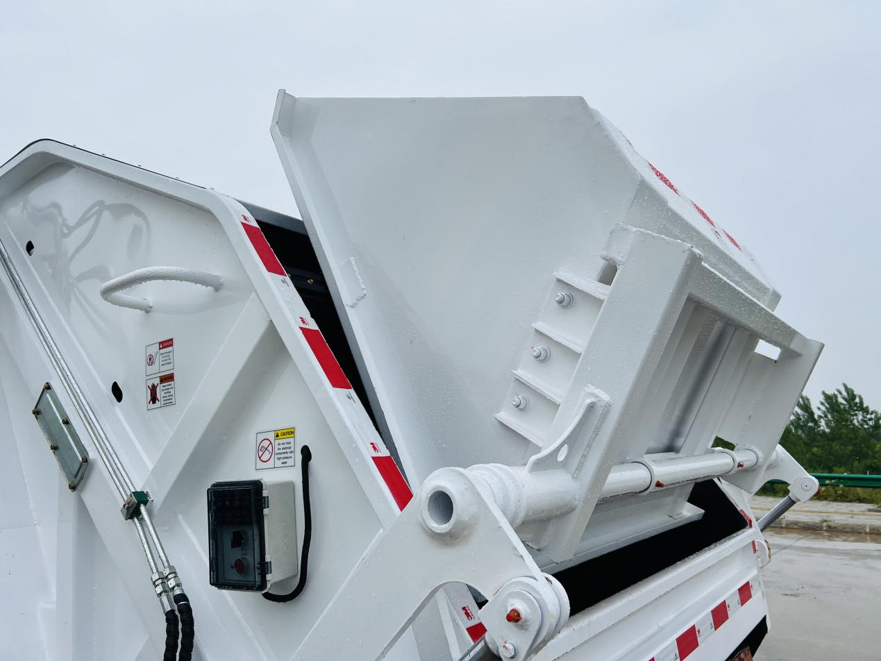 QingLing ISUZU 700P 4x4 6M3 Compressed Garbage TRUCK QL1110CNHAY