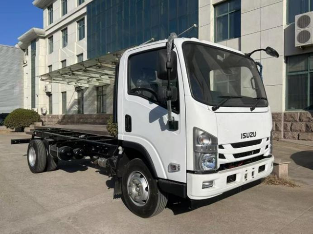 Qingling ISUZU 5 Ton 700P Dump Truck 205HP（RHD） QL1110ANKAY