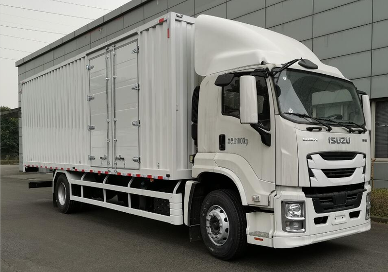 Qingling FTR van-type Truck with 2T steel lifting tailboard QL5180XXYAJRH 