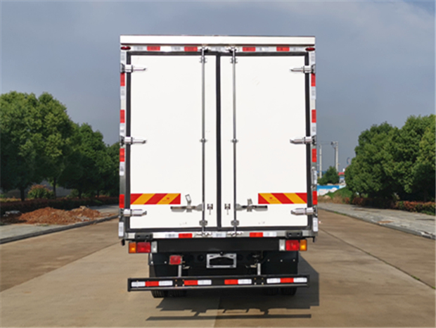 QingLing ISUZU 700P Refrigerated truck 4x2 QL5100XLCA8PAJ