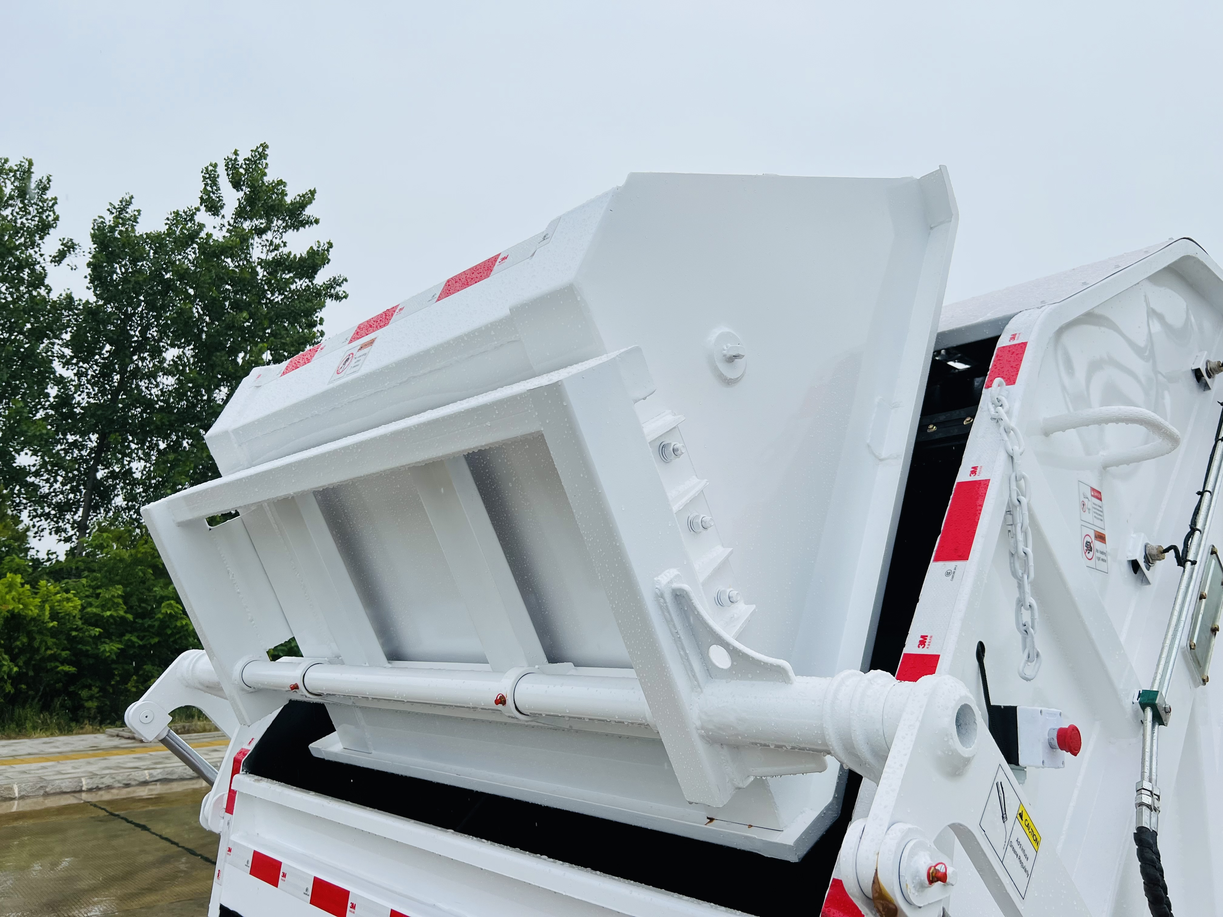 QingLing ISUZU 700P 8M3 Compressed Garbage TRUCK 4x2 QL1100A8KA1Y