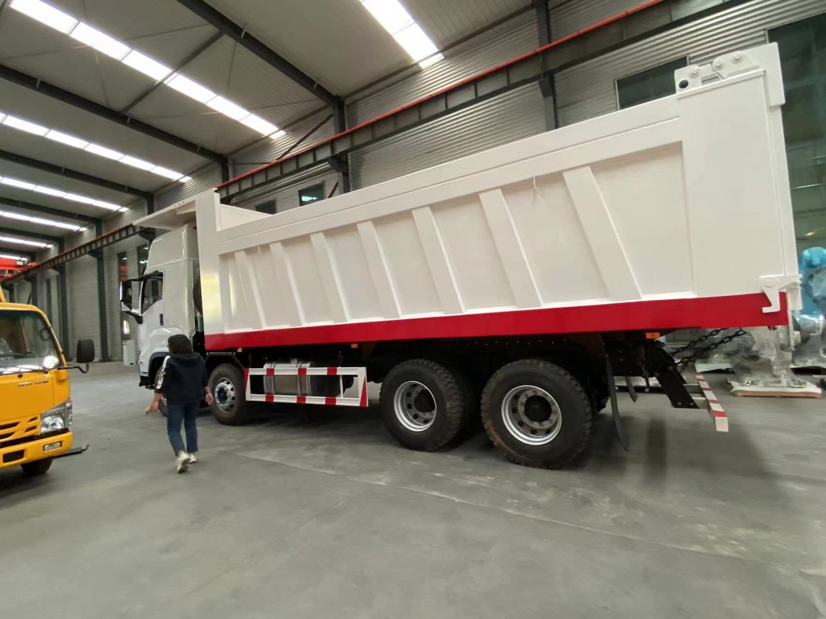  Qingling ISUZU Dump Truck 8x4 QL5400GXFW2VCHY