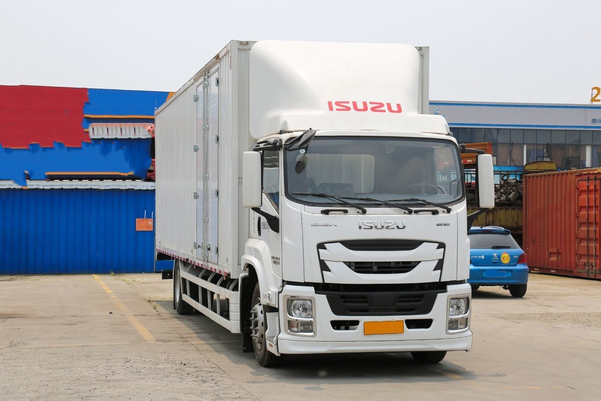  Qingling ISUZU Giga Van Truck 700P 4x2 QL5181XXYAJWH