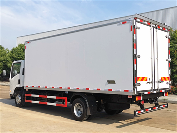 QingLing ISUZU 700P Refrigerated truck 4x2 QL5100XLCA8PAJ