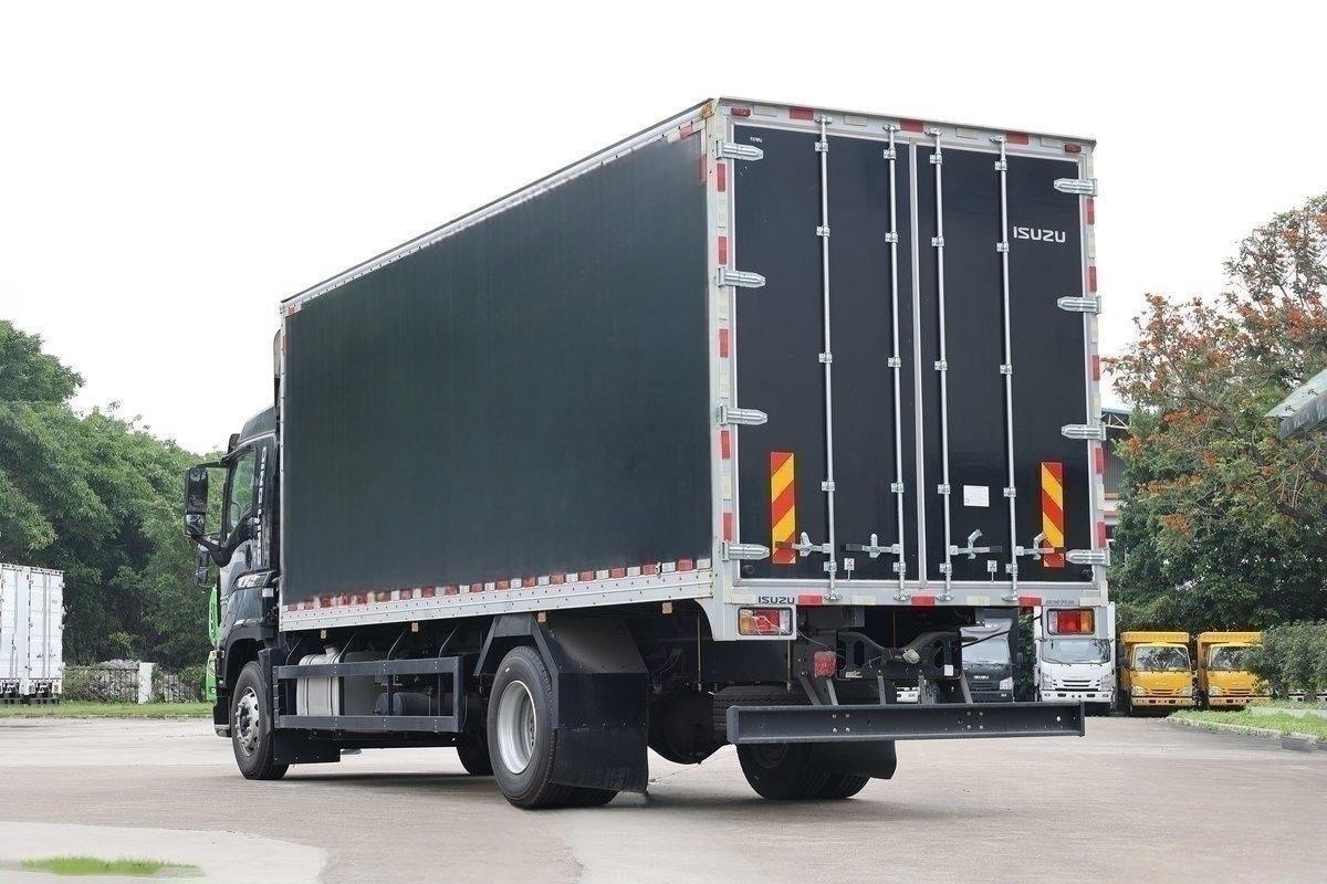 Qingling Isuzu Giga Van Truck 4x2 QL5180XXYGTFRJ