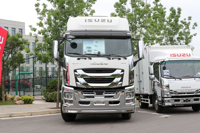 Qingling Isuzu Giga Tractor Truck VC66 4X2 QL4250KJNH