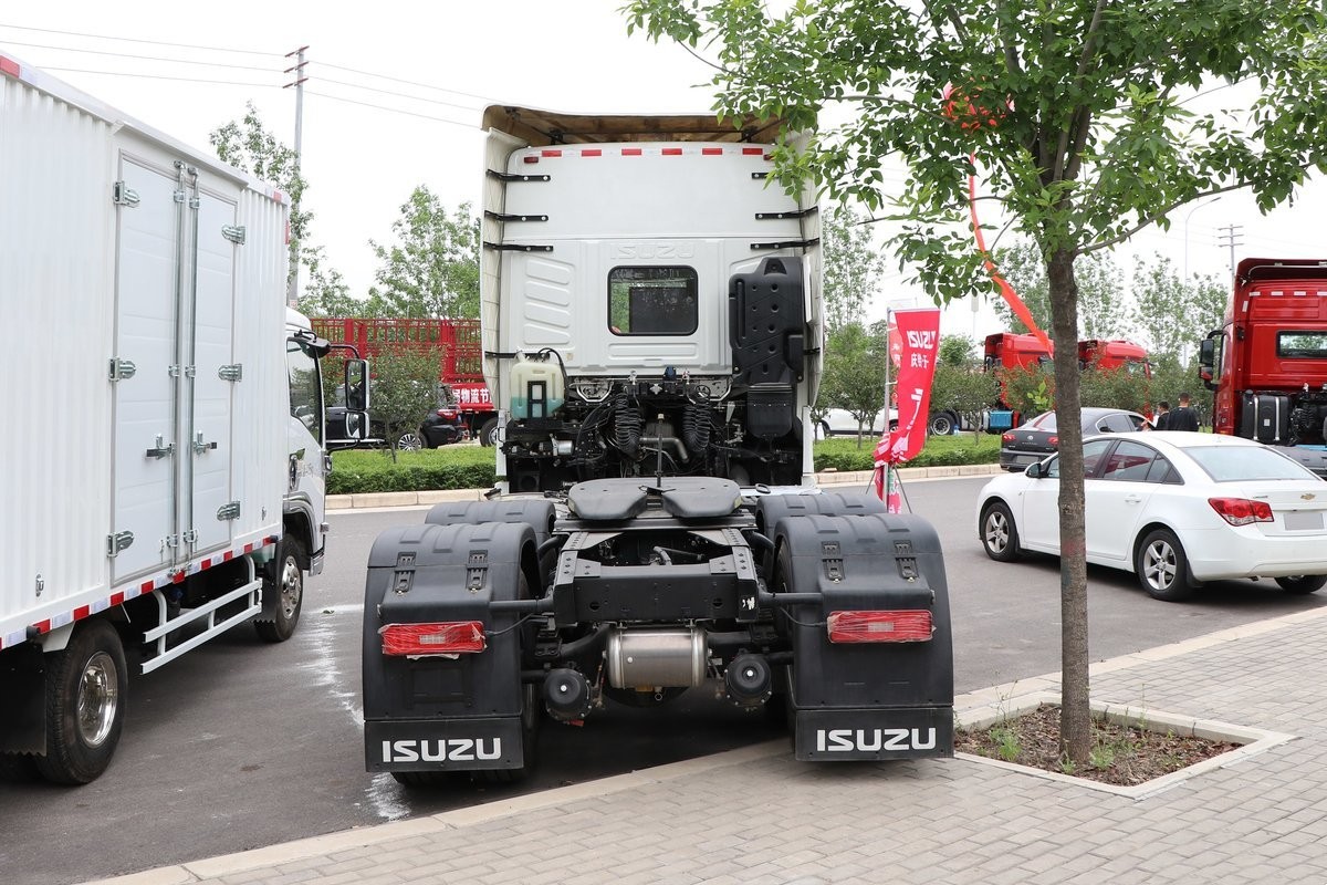 Qingling Isuzu Giga Tractor Truck VC66 4X2 QL4250KJNH