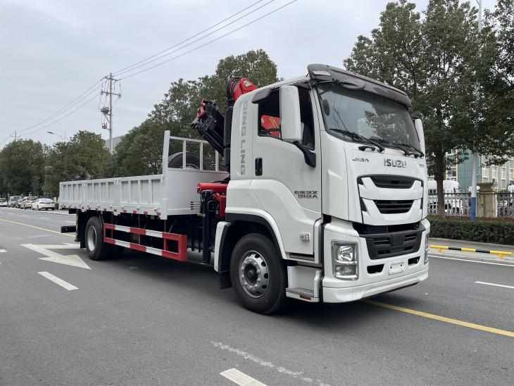 ISUZU 4X2 TRUCK WITH 5 TON CRANE QL5180XXYXRFRY