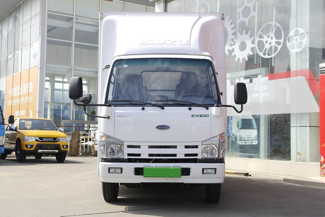 Qingling ISUZU EV100 4.5T 4.25Meters Pure electric cargo truck QL5041XXYBEVECHA1