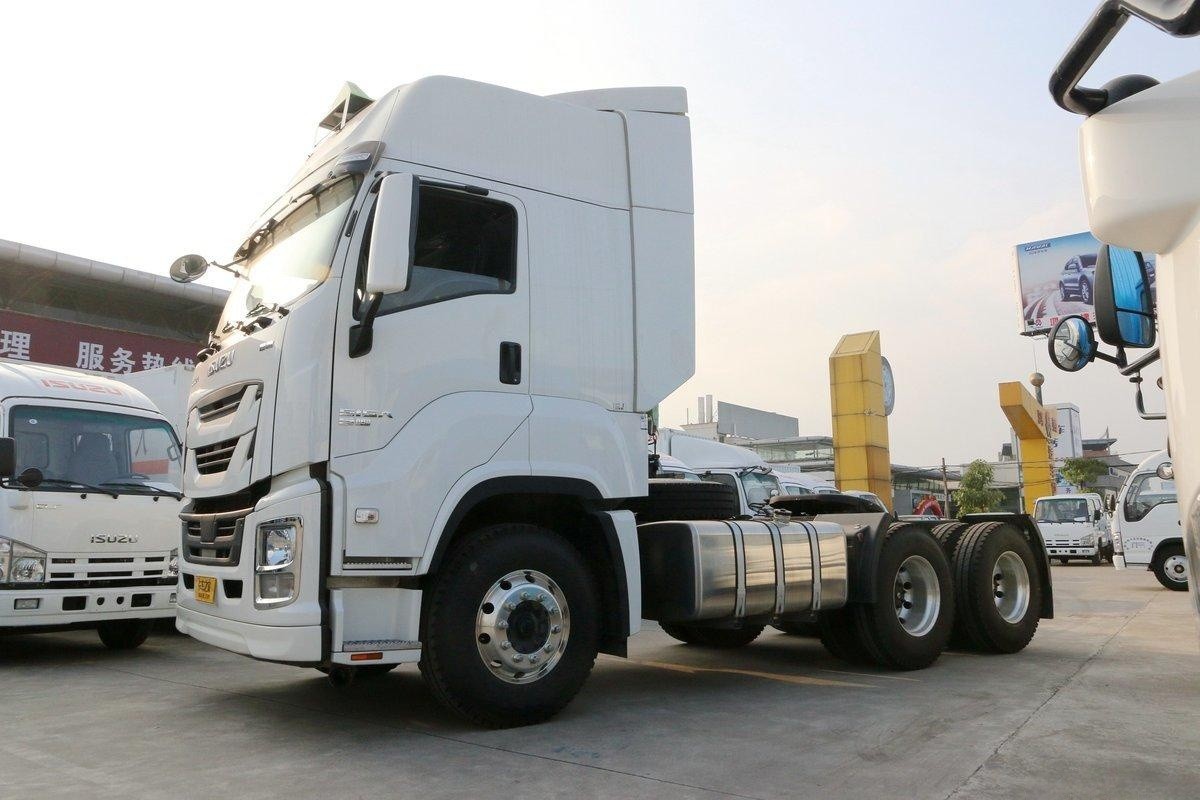 Qingling Isuzu Giga Dangerous Goods Tractor Truck 6X4 QL4251U2NDZ