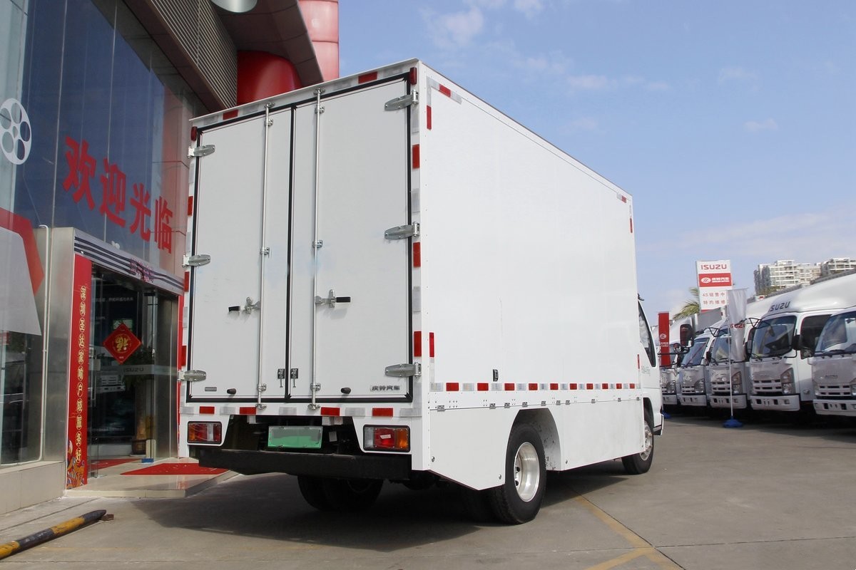 Qingling ISUZU EV100 7.3T 4.97Meters Pure electric cargo truck QL5070XXYBEVECDA