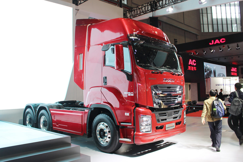 Qingling Isuzu Tractor Truck VC61 6X4 
