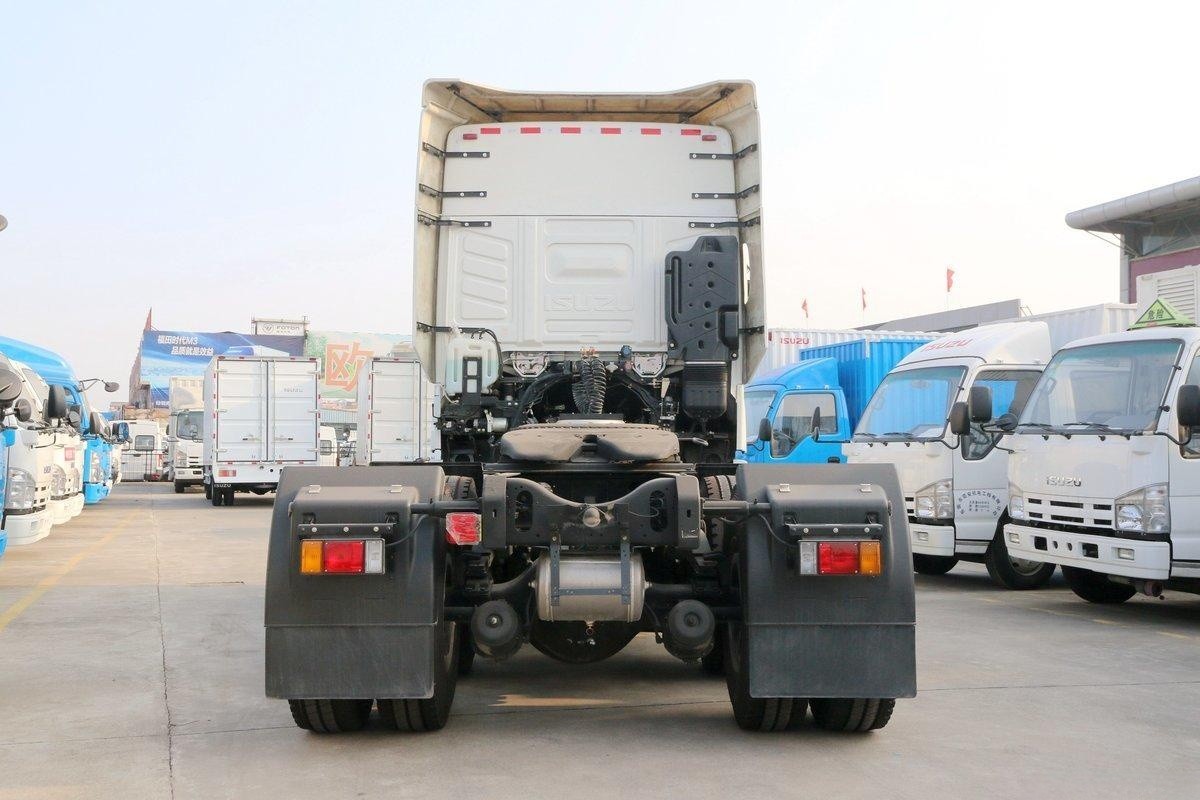 Qingling Isuzu Giga Dangerous Goods Tractor Truck 6X4 QL4251U2NDZ