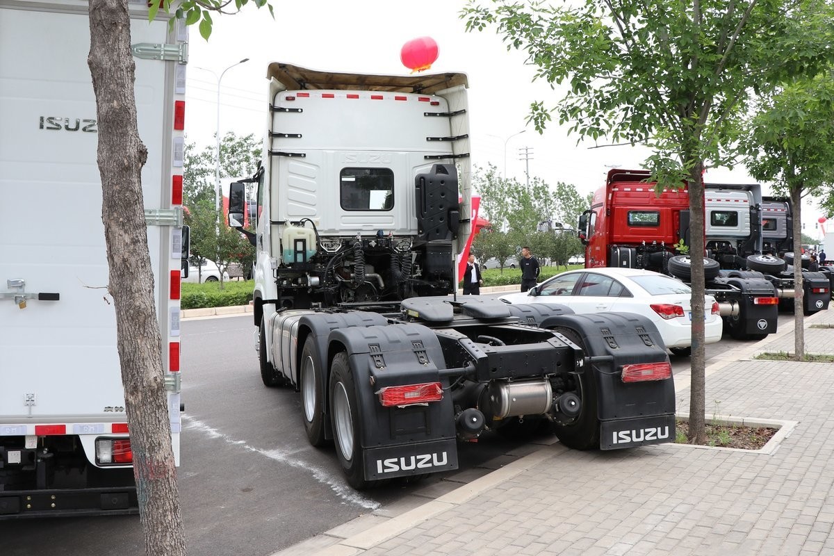 Qingling Isuzu Giga Tractor Truck VC66 4X2 QL4250KJNH