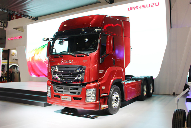 Qingling Isuzu Tractor Truck VC61 6X4 