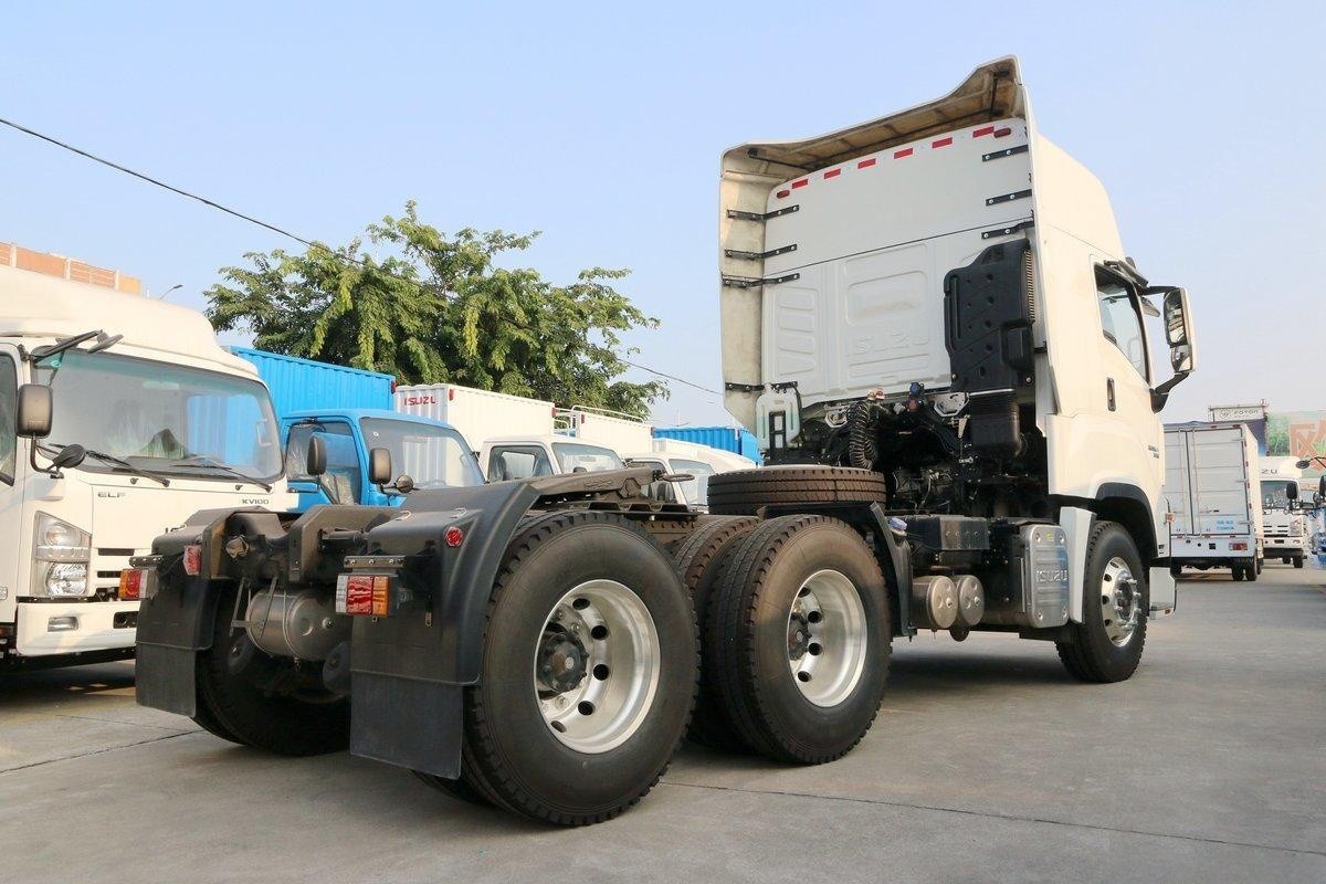Qingling Isuzu Giga Dangerous Goods Tractor Truck 6X4 QL4251U2NDZ