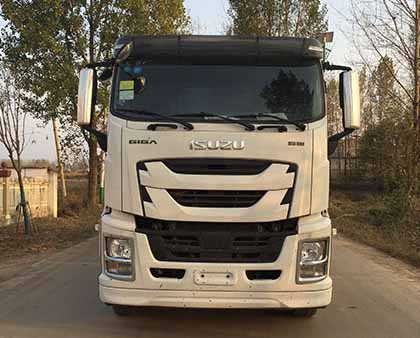Qingling Isuzu Giga Tractor Truck VC61 6X4 QL1310U1VDH