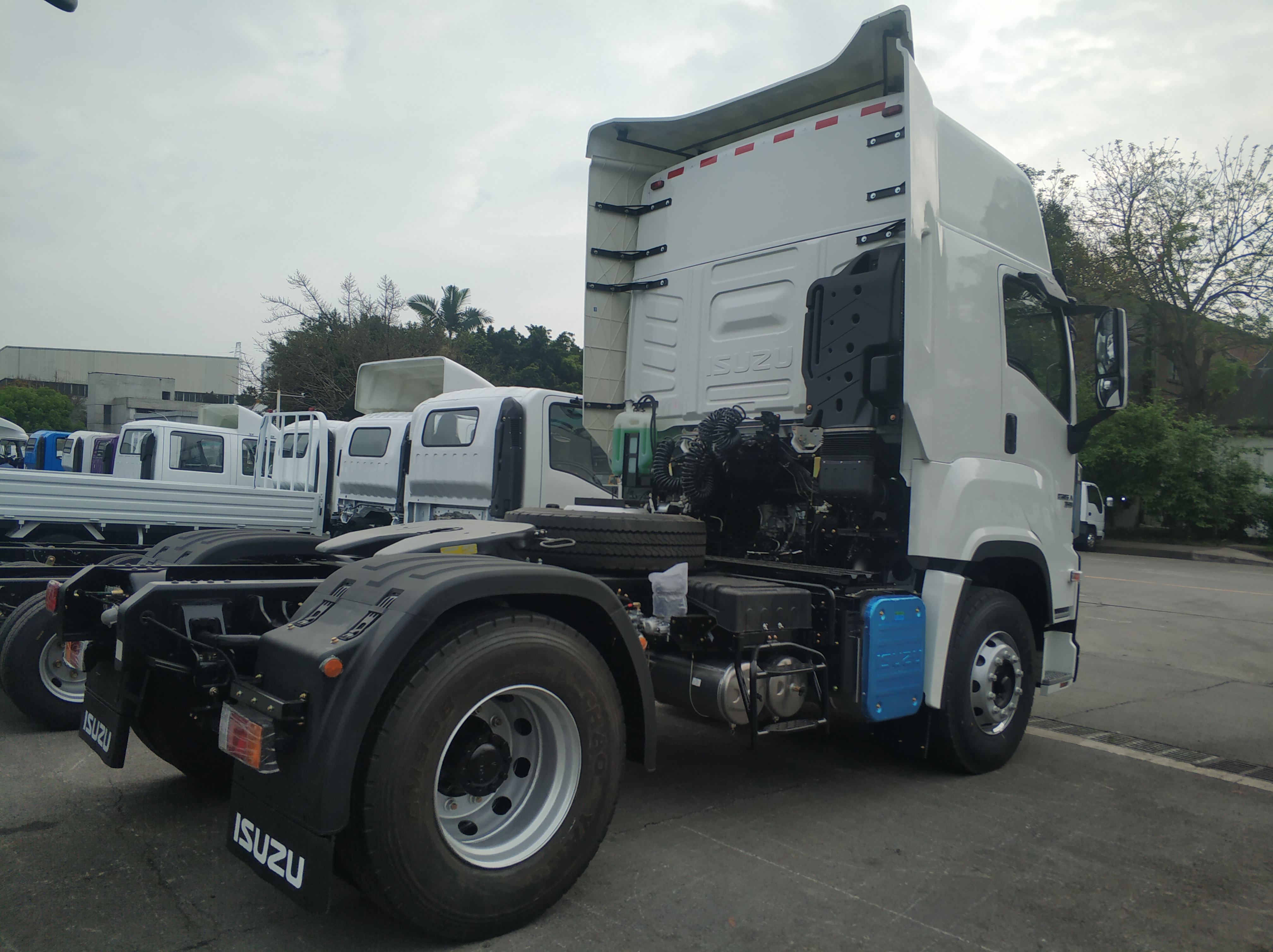 Hot Sale 460HP 6X4 VC66 Tractor Trailer Head Truck for Sale