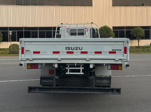  Qingling ISUZU 189PS Medium Duty Truck 700P 4x2 QL1120AJMA