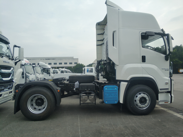 Isuzu VC66 Dangerous Goods Transport Semi trailer Tractor Truck QL4251W6NDZ Euro VI