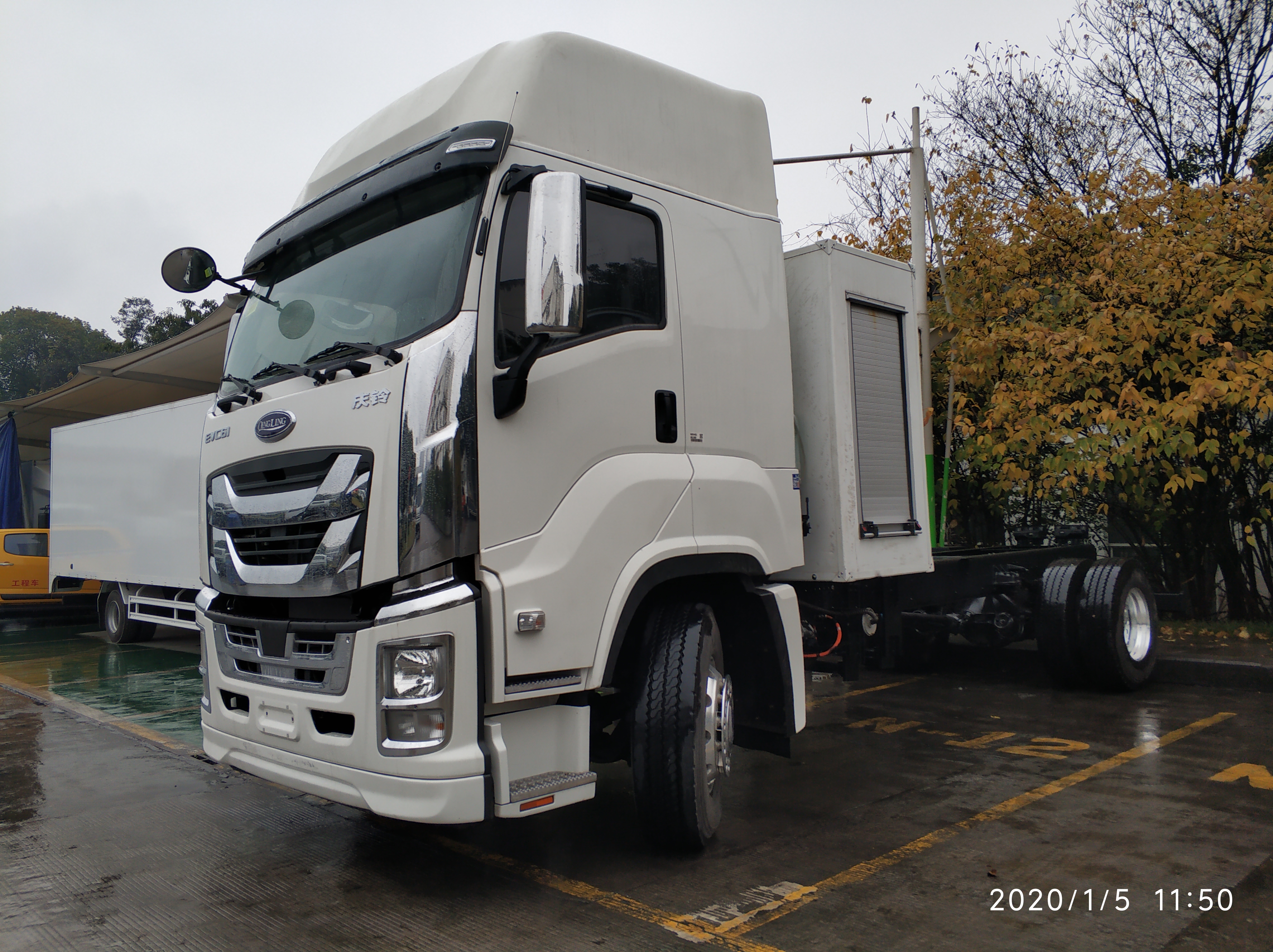 Qingling-Isuzu EVK100 7.3T 4.97 Meters Electric Truck QL5070XXYBEVECDA 96.77kWh