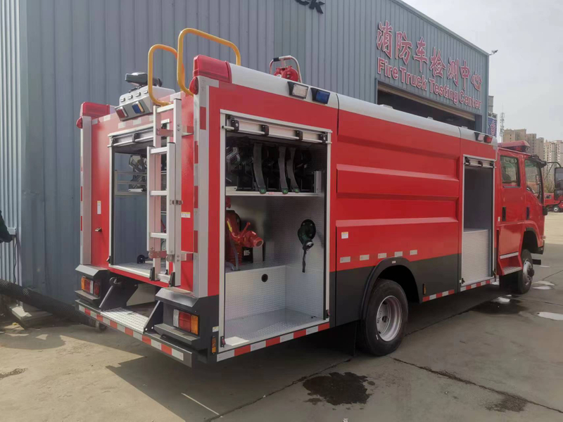 Qingling ISUZU 4X2 4000L Fire truck E6