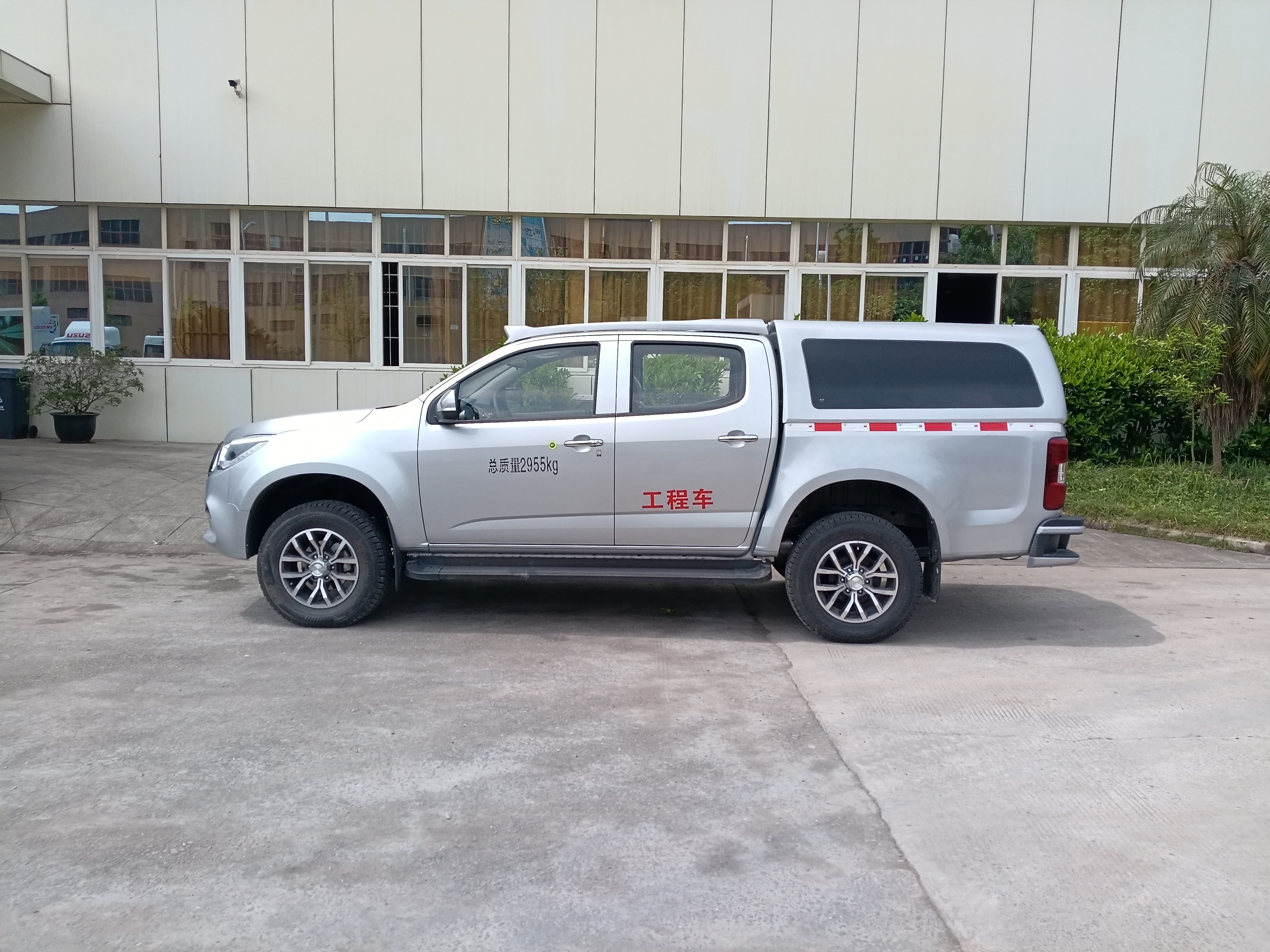 Qingling ISUZU 4X4 Pickup Truck Double Cabin Euro VI with Rear Cover