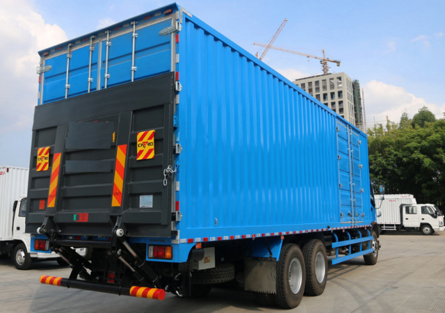 Qingling ISUZU 300HP FVZ Van Truck 4x2 QL5250XXYWTFZJ