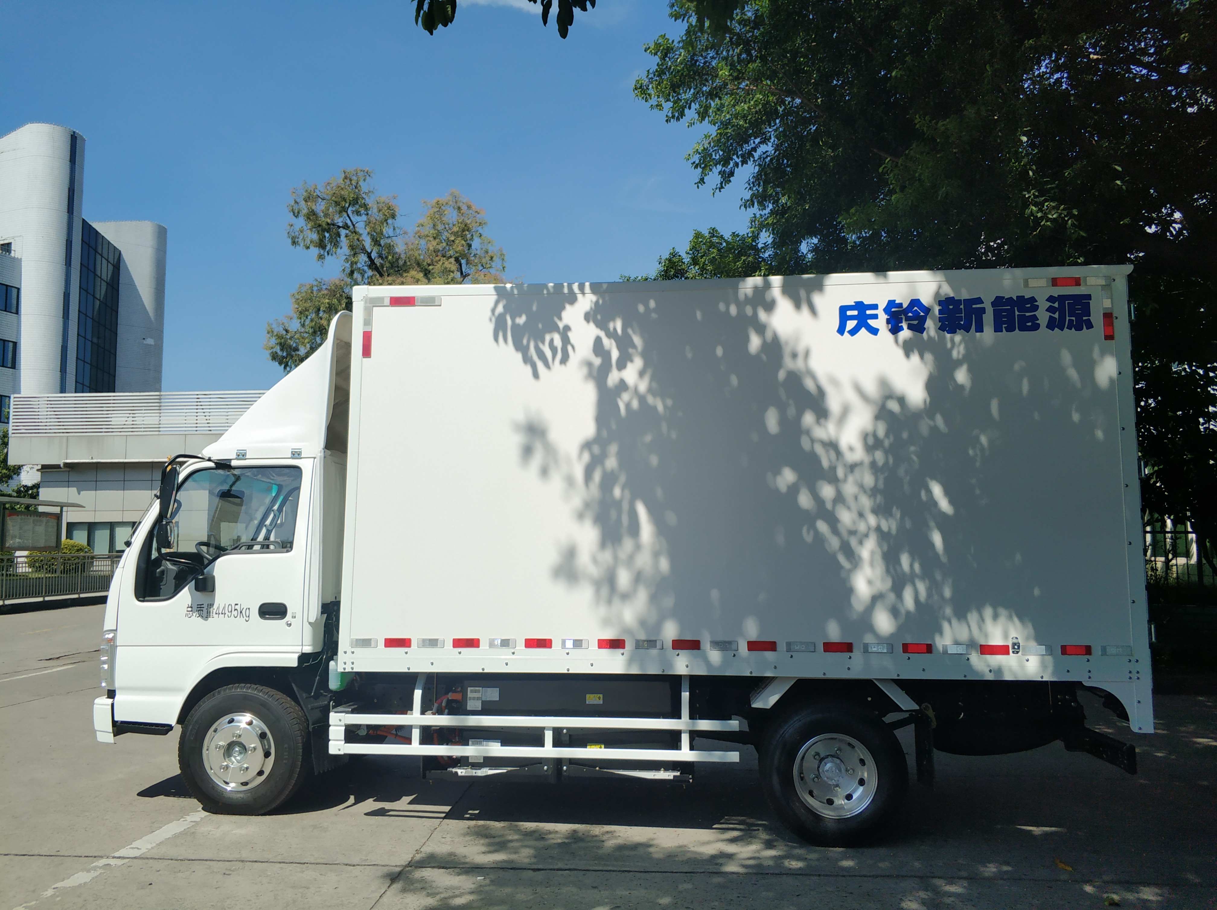 Qingling-Isuzu Electric Truck Refrigated Lorry Truck Pure EV Truck