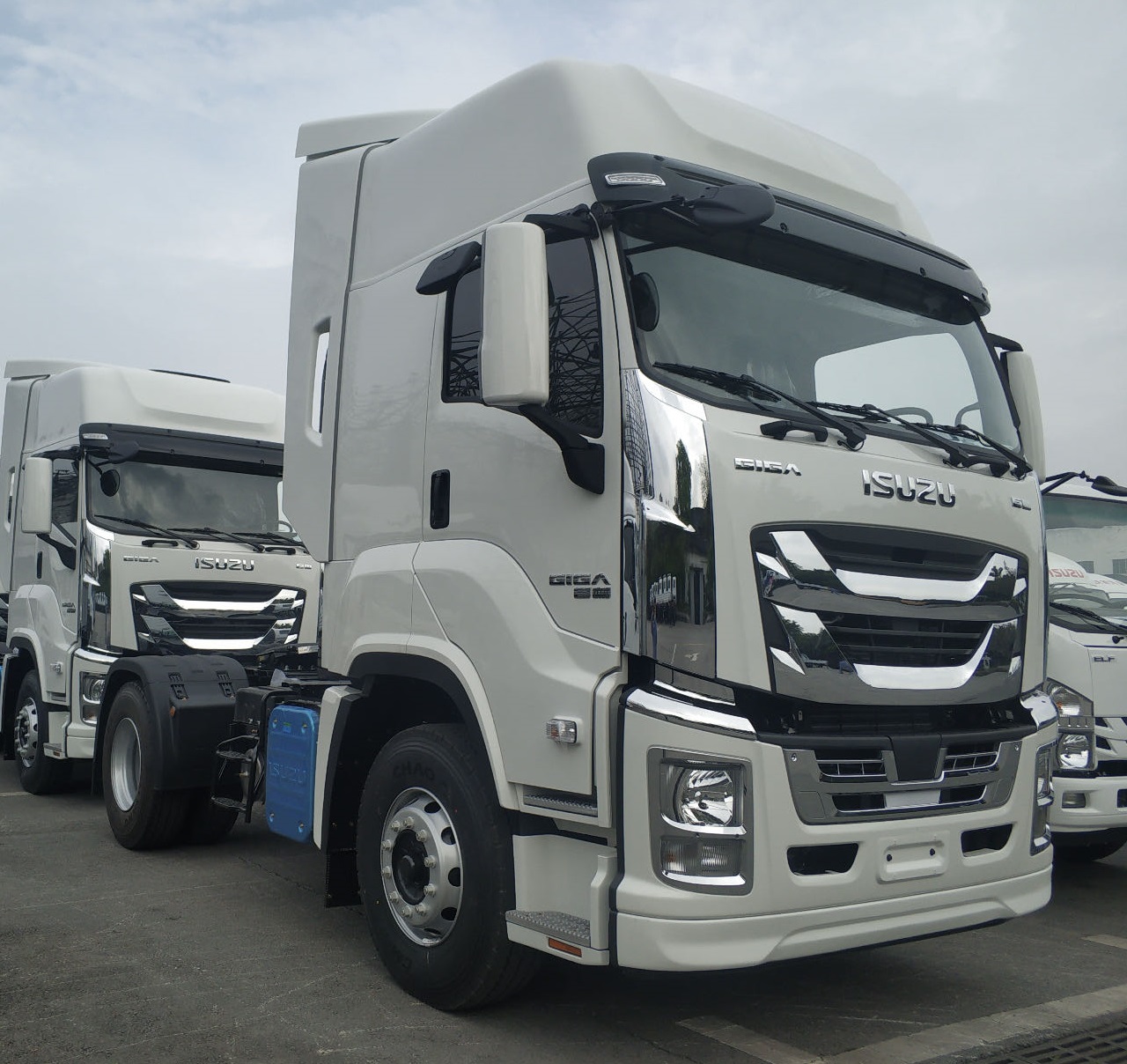 Hot Sale 460HP 6X4 VC66 Tractor Trailer Head Truck for Sale